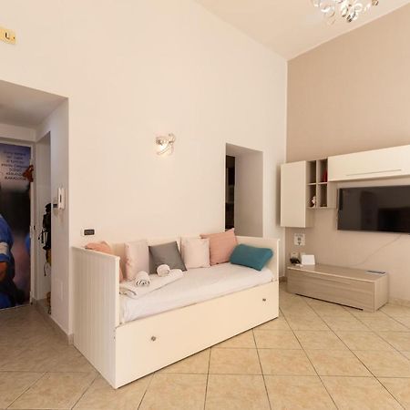 Apartment With Sea View With 2 Lifts Above Montesanto! Napoli Eksteriør billede