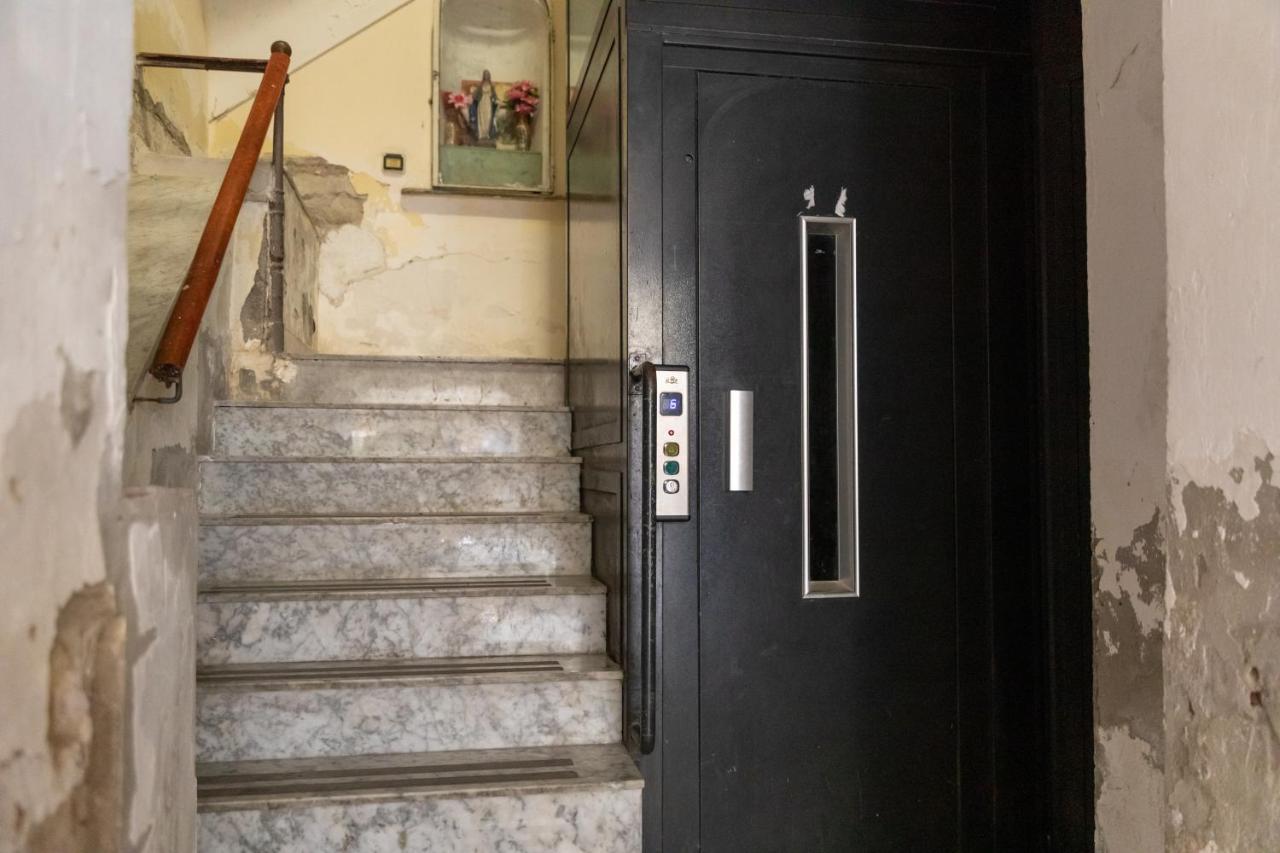 Apartment With Sea View With 2 Lifts Above Montesanto! Napoli Eksteriør billede
