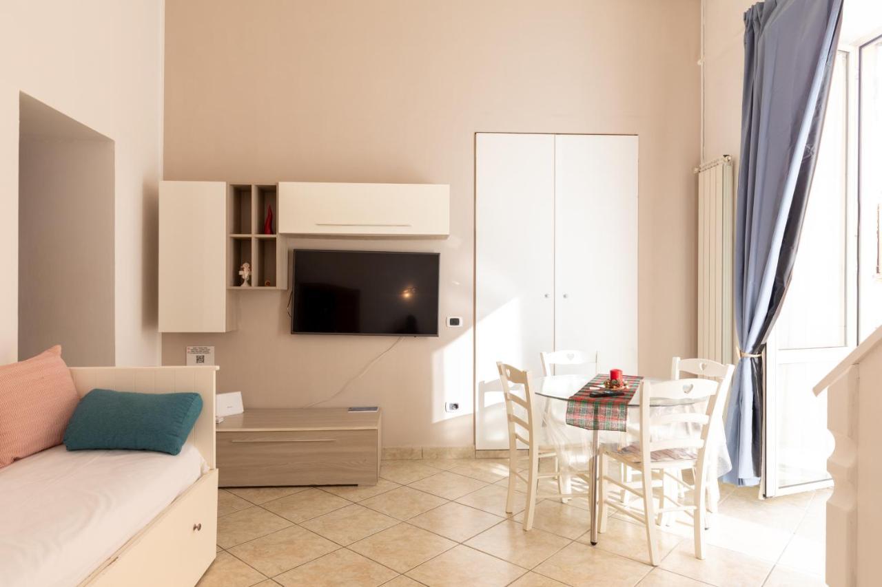 Apartment With Sea View With 2 Lifts Above Montesanto! Napoli Eksteriør billede