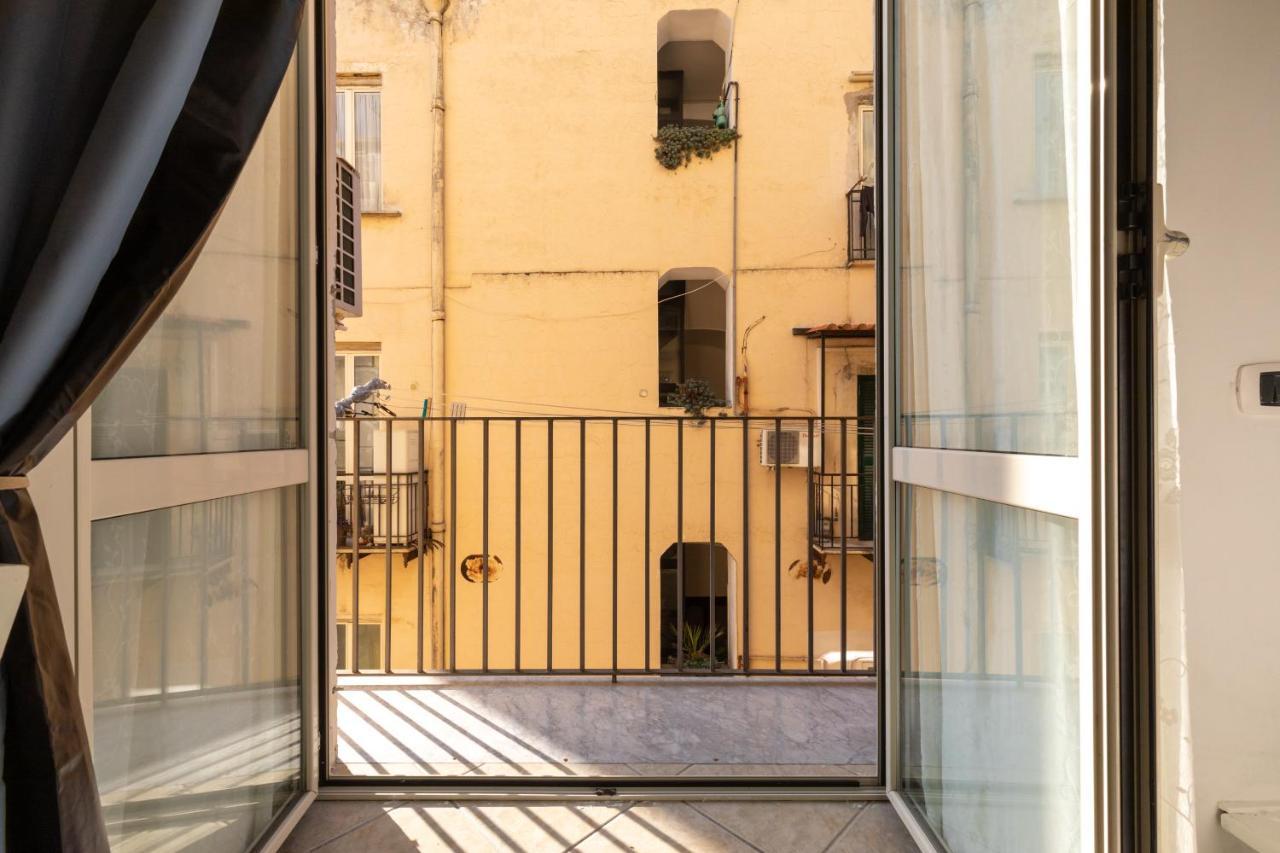 Apartment With Sea View With 2 Lifts Above Montesanto! Napoli Eksteriør billede