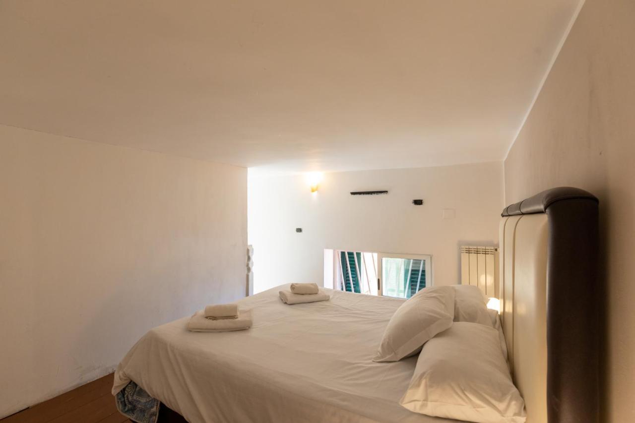 Apartment With Sea View With 2 Lifts Above Montesanto! Napoli Eksteriør billede