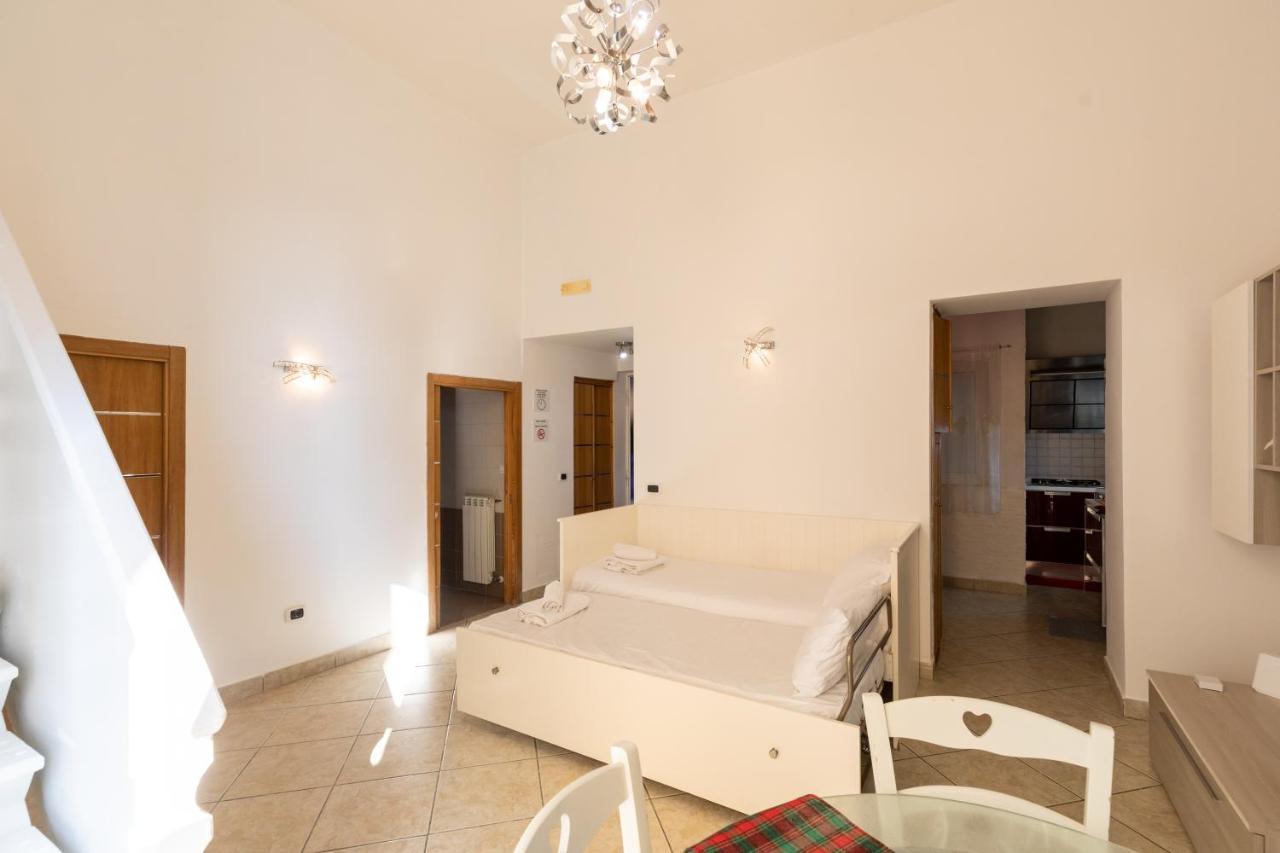 Apartment With Sea View With 2 Lifts Above Montesanto! Napoli Eksteriør billede