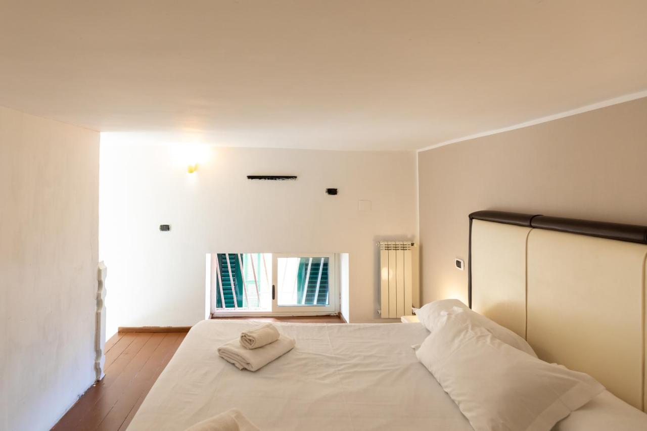 Apartment With Sea View With 2 Lifts Above Montesanto! Napoli Eksteriør billede