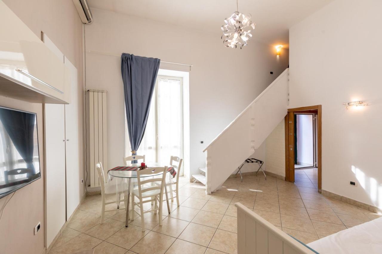 Apartment With Sea View With 2 Lifts Above Montesanto! Napoli Eksteriør billede