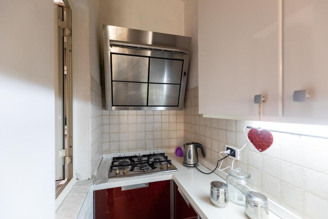 Apartment With Sea View With 2 Lifts Above Montesanto! Napoli Eksteriør billede
